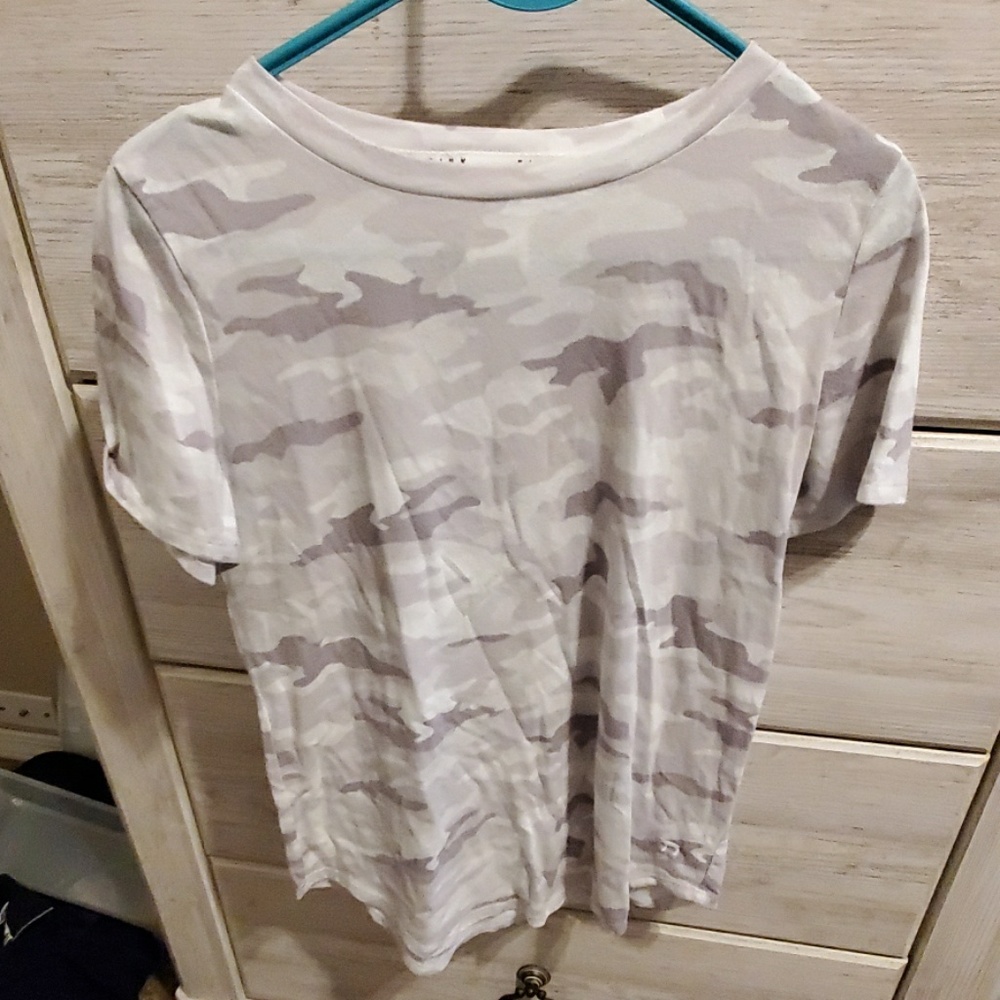 Small Pink Camo tshirt used but in good condition